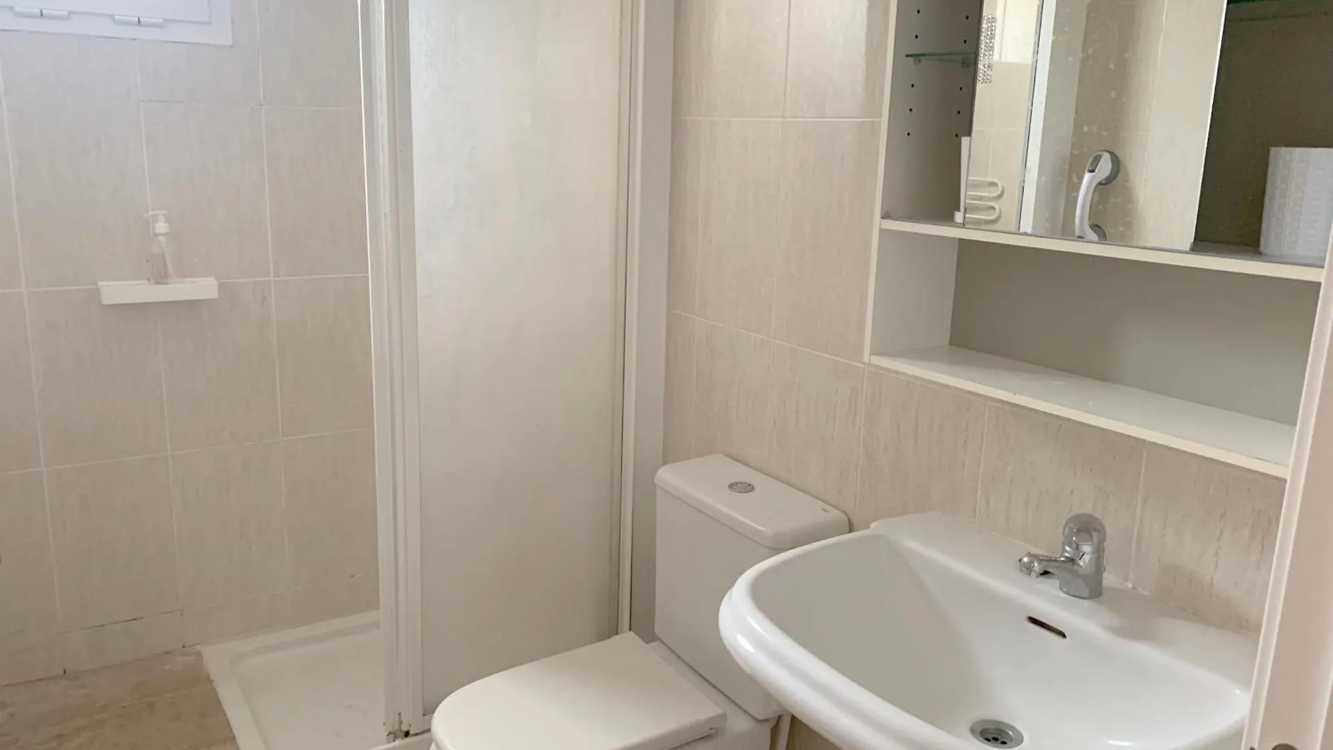 Room In Apartment - Apartment For 4-5 People 70 M From The Beach Miami Playa Spain