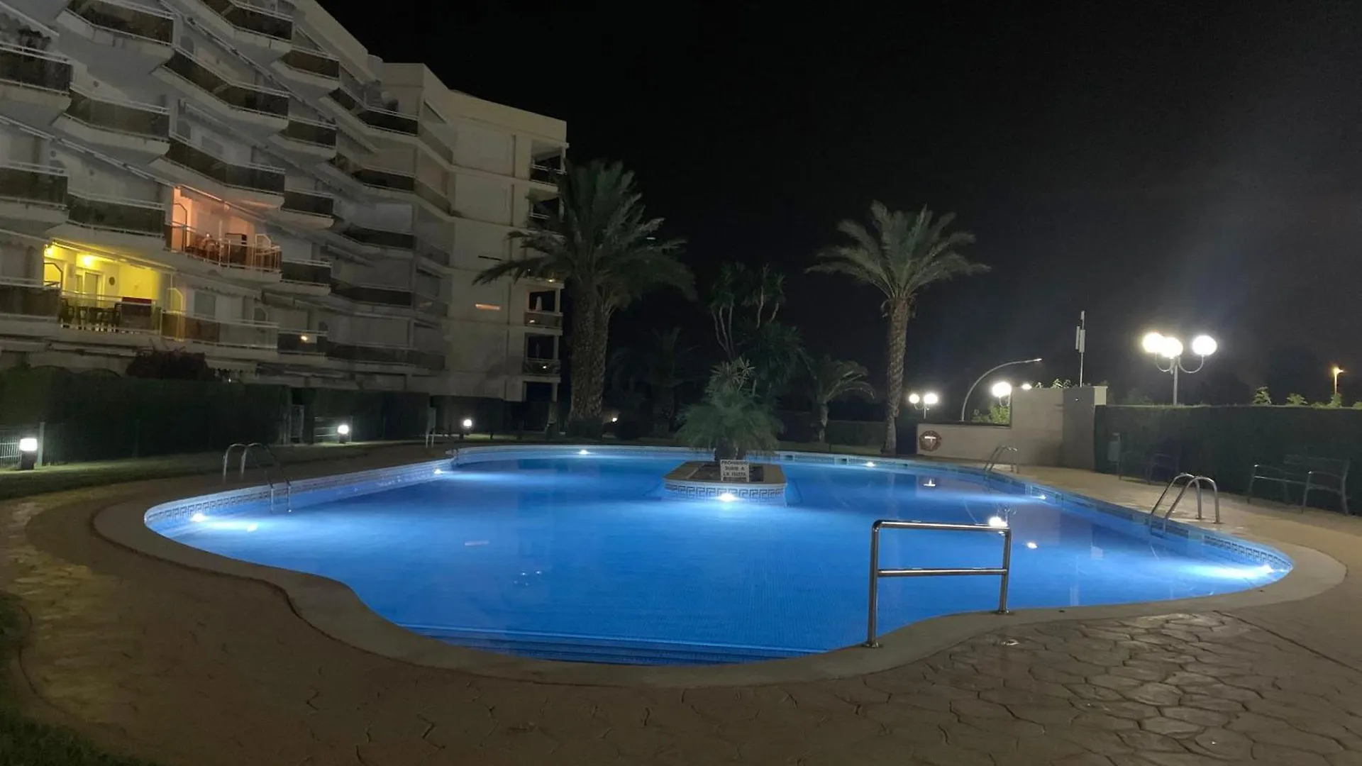 Room In Apartment - Apartment For 4-5 People 70 M From The Beach Miami Playa Guest house